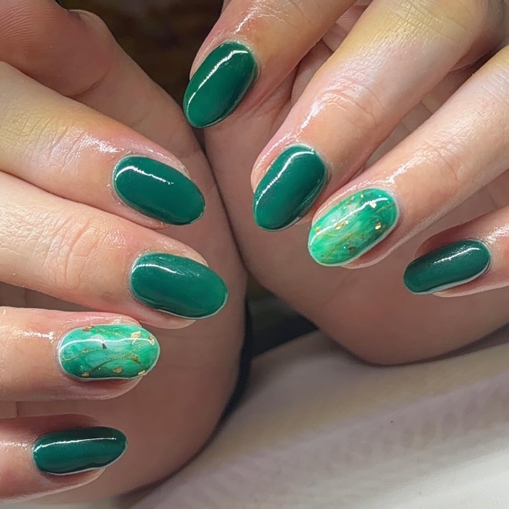 Island Green summer manicure