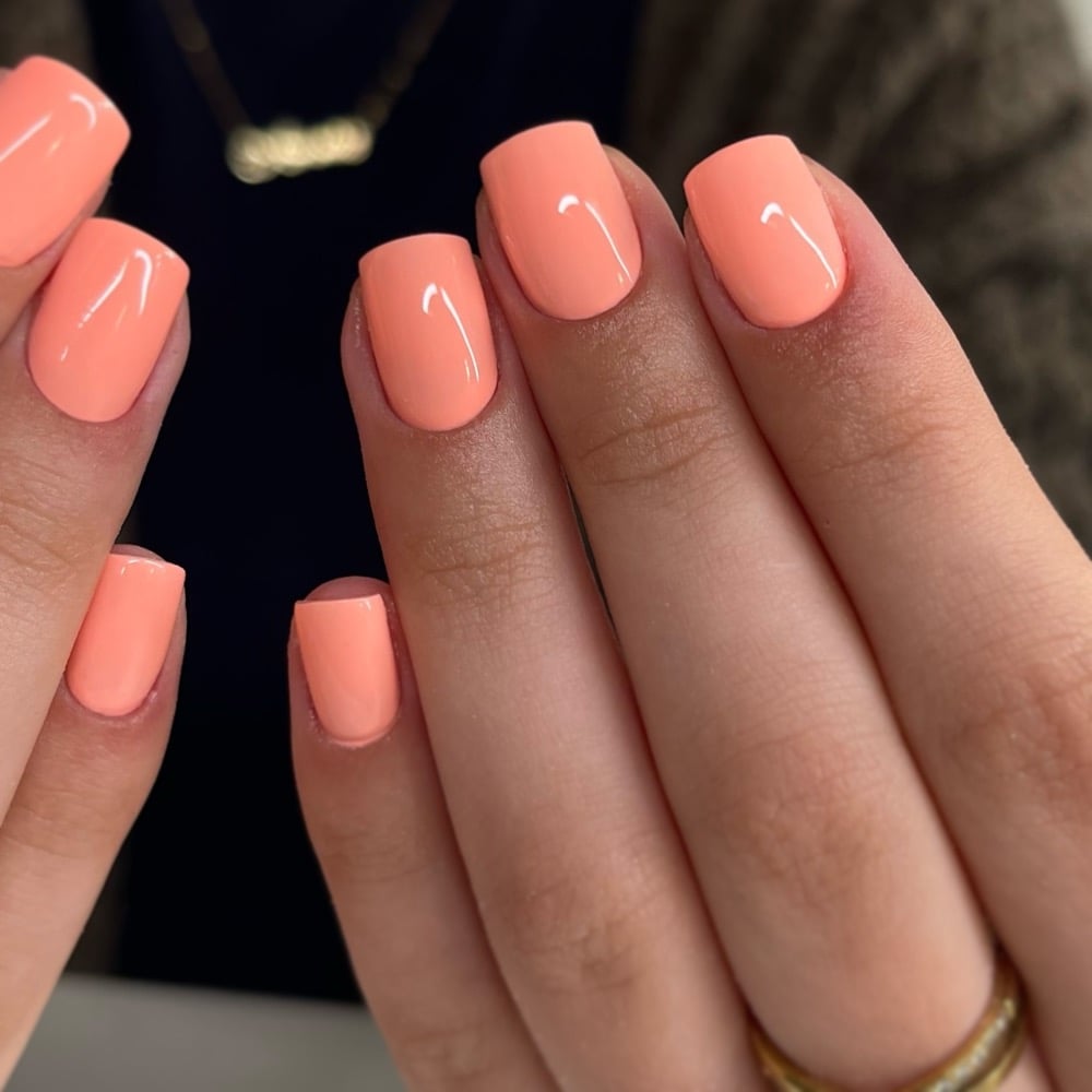 Peach summer manicure