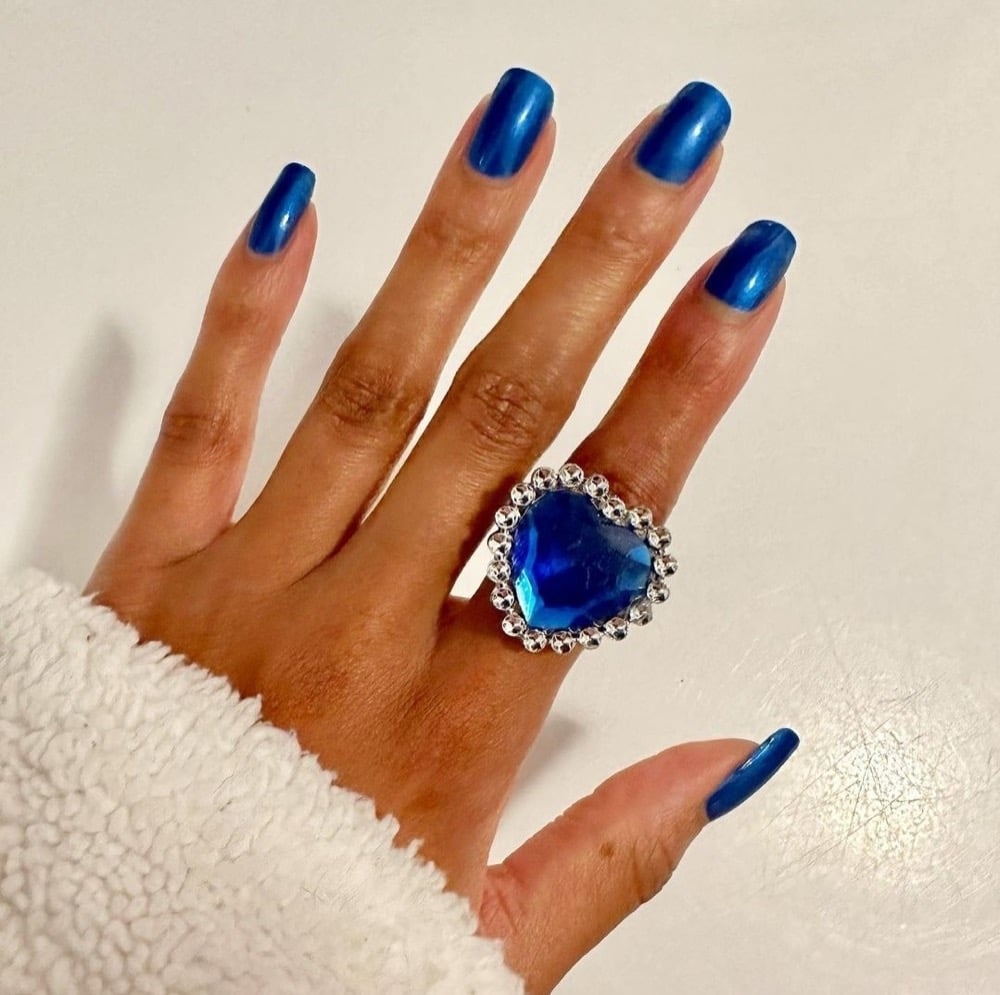 Sapphire summer manicure