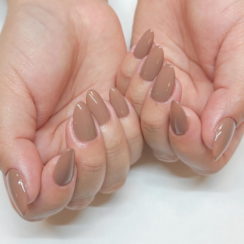 Taupe summer manicure